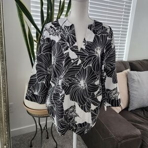 Jones New York Collection Floral Blouse size 4. 3/4 sleeve. New.